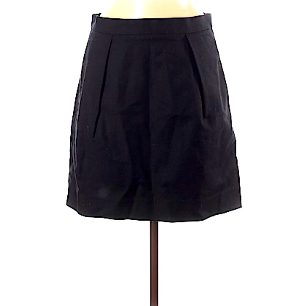 GAP-NWT SKIRT with pocket & side zipper.
